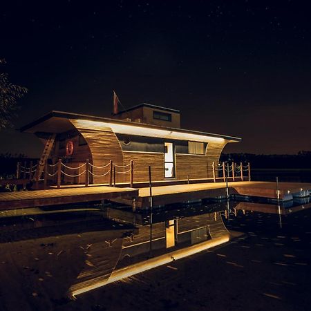 فندق Houseboat Slesin المظهر الخارجي الصورة