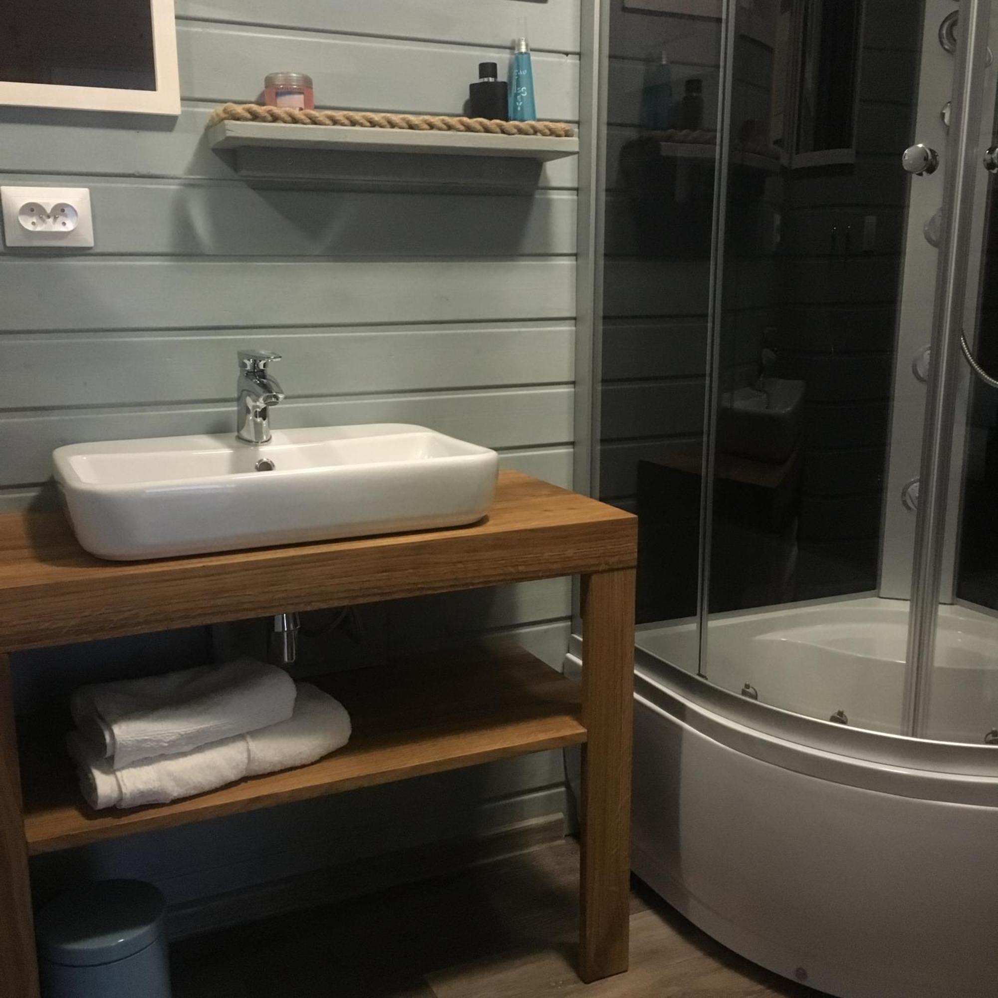 فندق Houseboat Slesin المظهر الخارجي الصورة