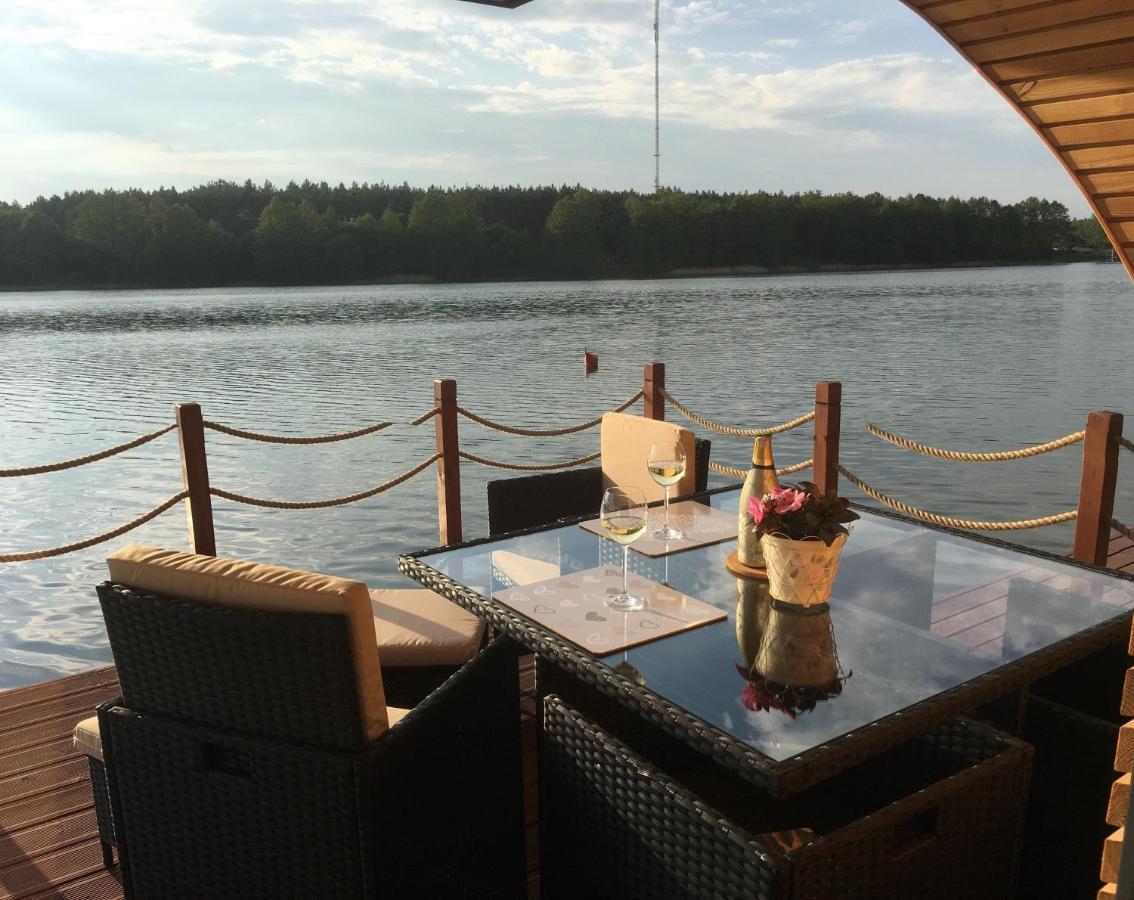 فندق Houseboat Slesin المظهر الخارجي الصورة