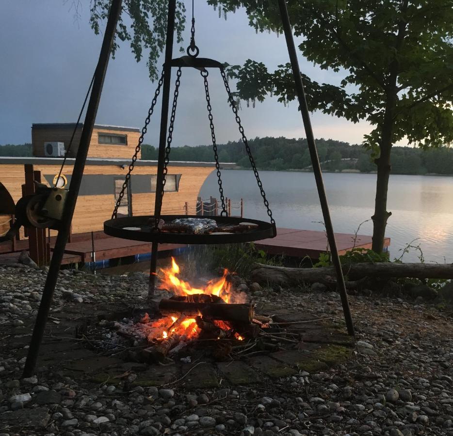 فندق Houseboat Slesin المظهر الخارجي الصورة